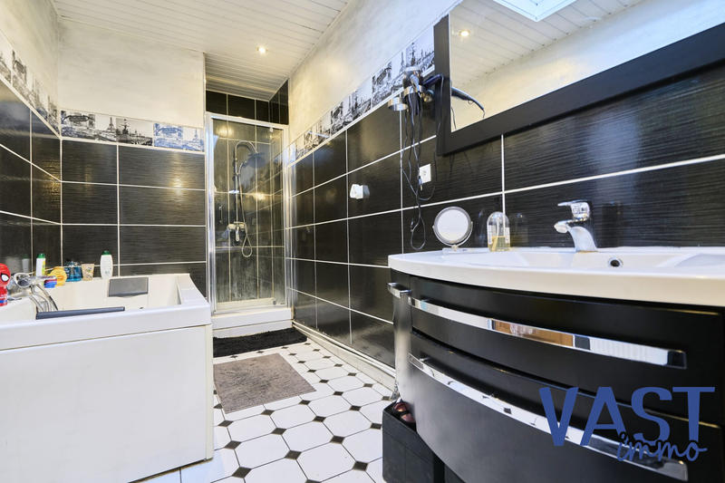 Maison - 185 m² - 8 pièces