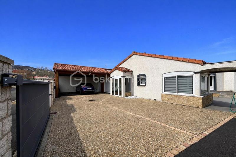 Maison - 220 m² - 6 pièces