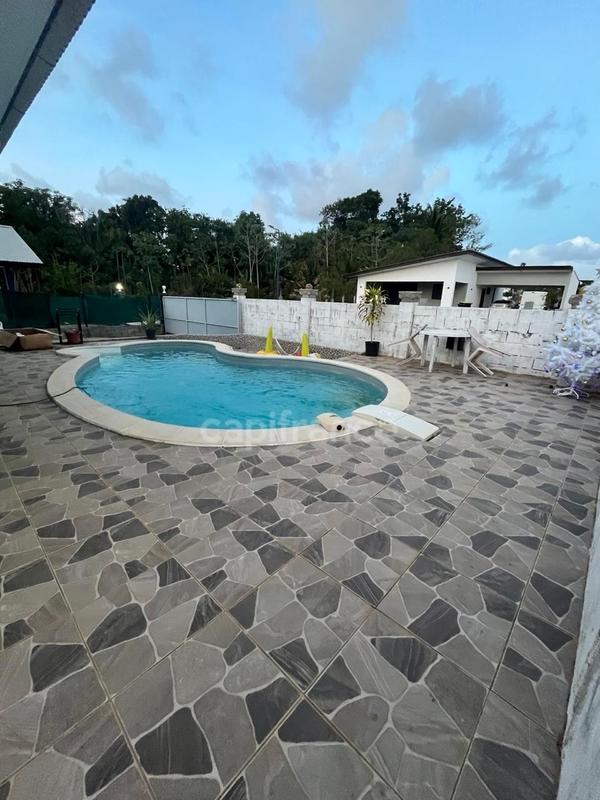 Maison - 102 m² - 4 pièces