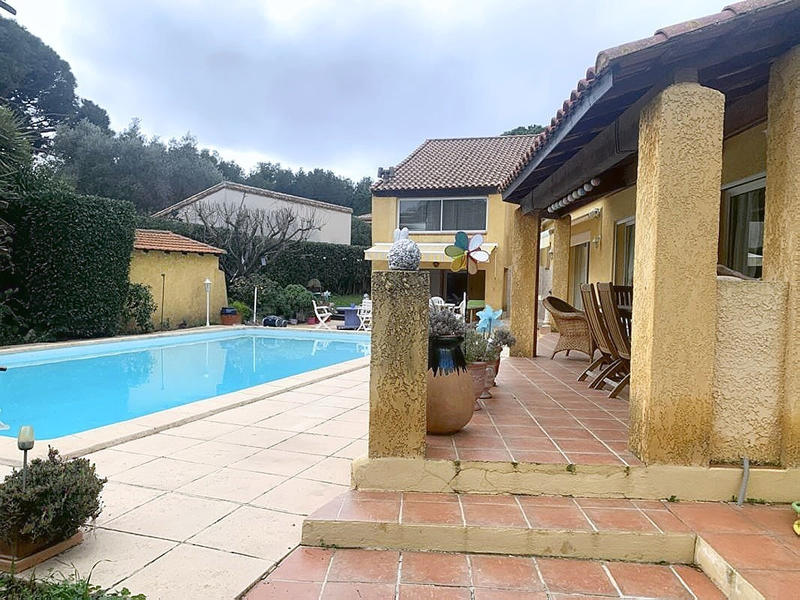 Maison - 184 m² - 8 pièces
