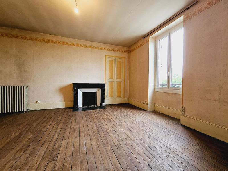 Maison - 285 m² - 9 pièces