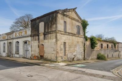 Maison - 900 m² - 1 pièce