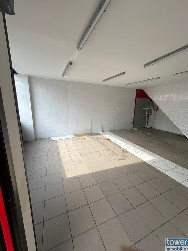 Local commercial - 136 m²