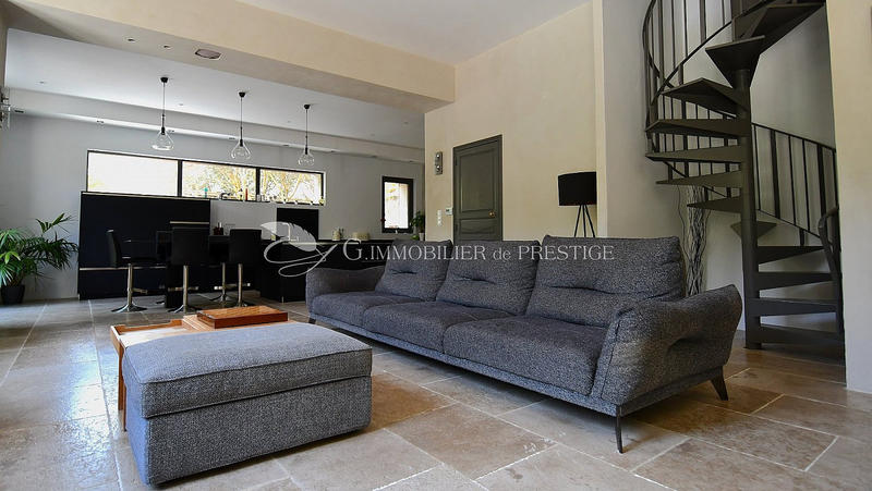 Propriété - 500 m² - 15 pièces