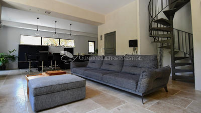 Propriété - 500 m² - 15 pièces