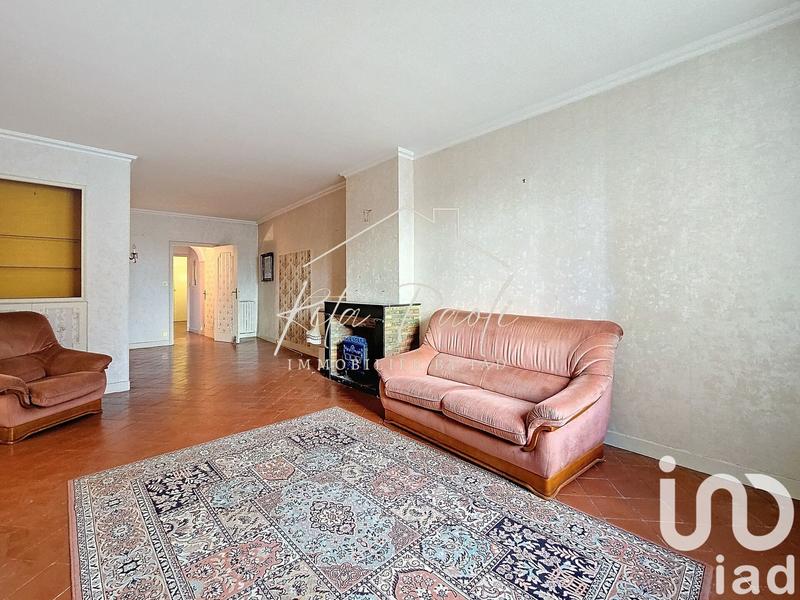 Maison - 203 m² - 9 pièces