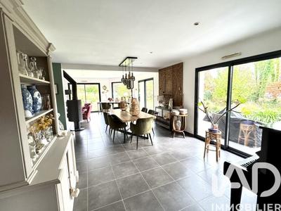 Maison - 222 m² - 7 pièces