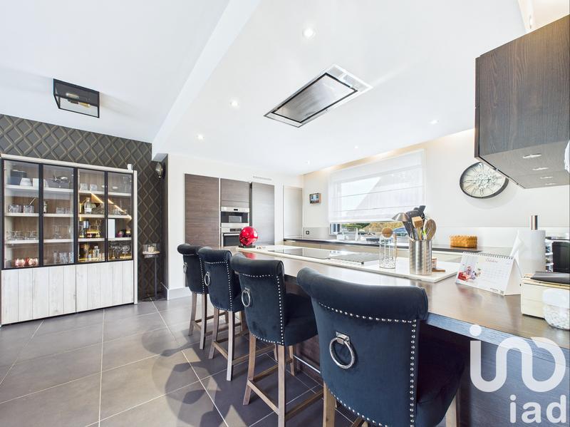 Maison - 213 m² - 6 pièces