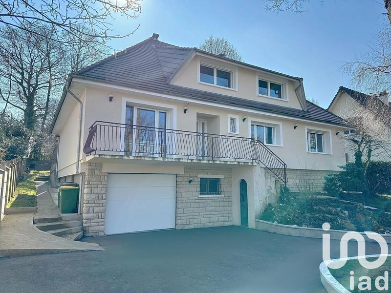 Maison - 180 m² - 8 pièces