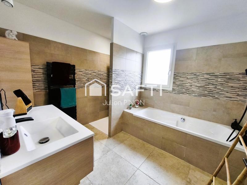 Maison - 100 m² - 5 pièces