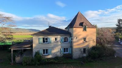 Maison - 230 m² - 12 pièces