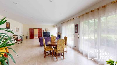 Maison ancienne - 464 m² - 14 pièces