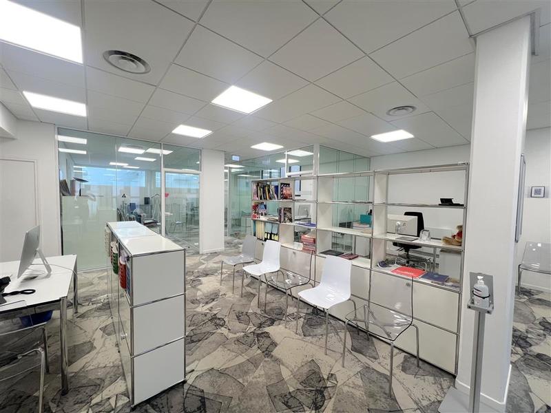 Bureau - 194 m²