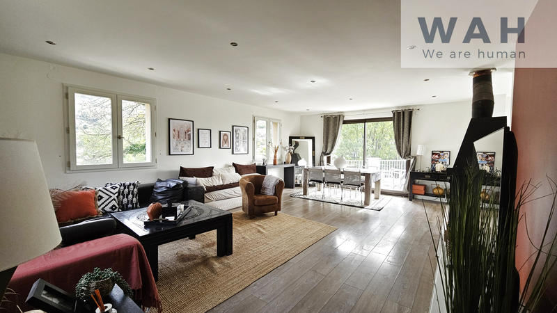 Maison - 312 m² - 12 pièces