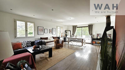 Maison - 312 m² - 12 pièces