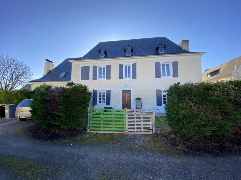 Maison - 223 m² - 8 pièces