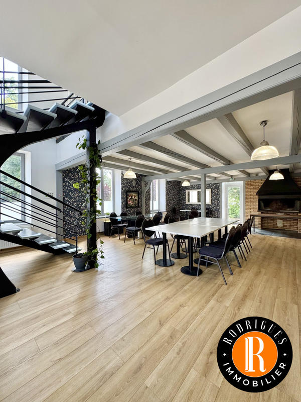 Maison - 372 m² - 12 pièces