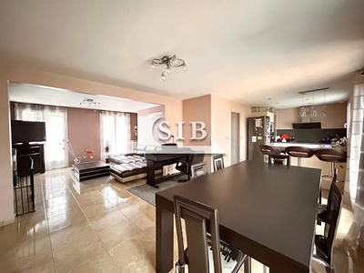 Maison traditionnelle - 112 m² - 6 pièces