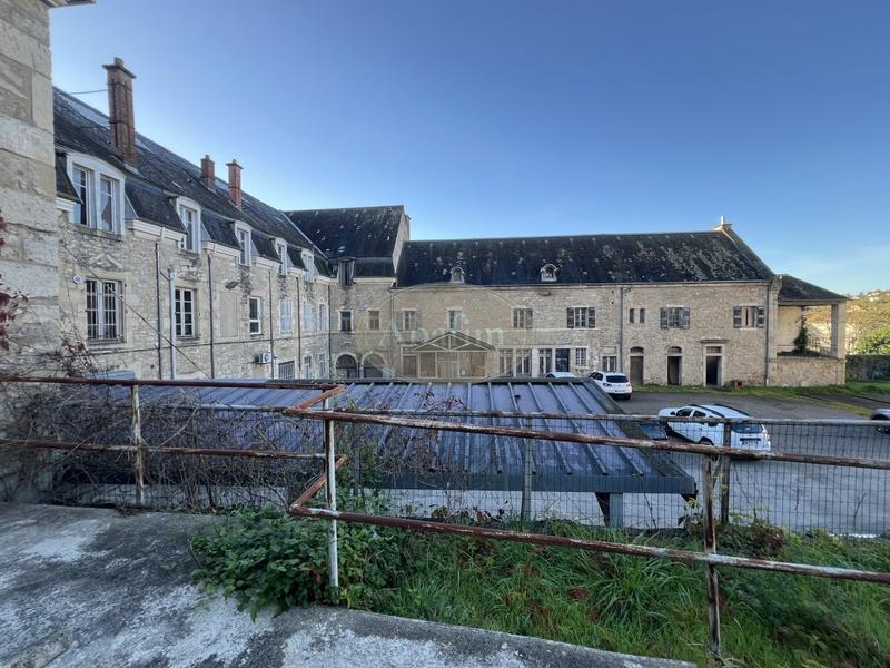 Château - 2 100 m² - 35 pièces