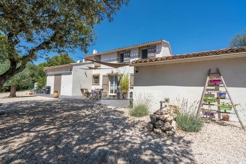 Maison - 235 m² - 8 pièces