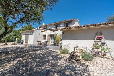 Maison - 235 m² - 8 pièces