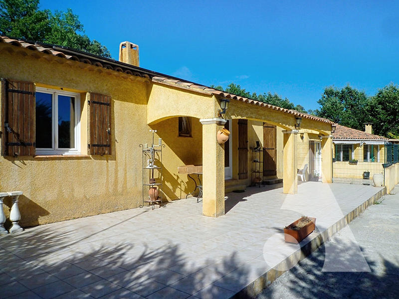 Maison - 256 m² - 11 pièces