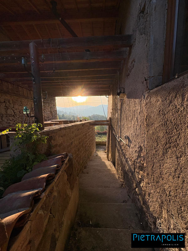 Maison - 220 m² - 6 pièces