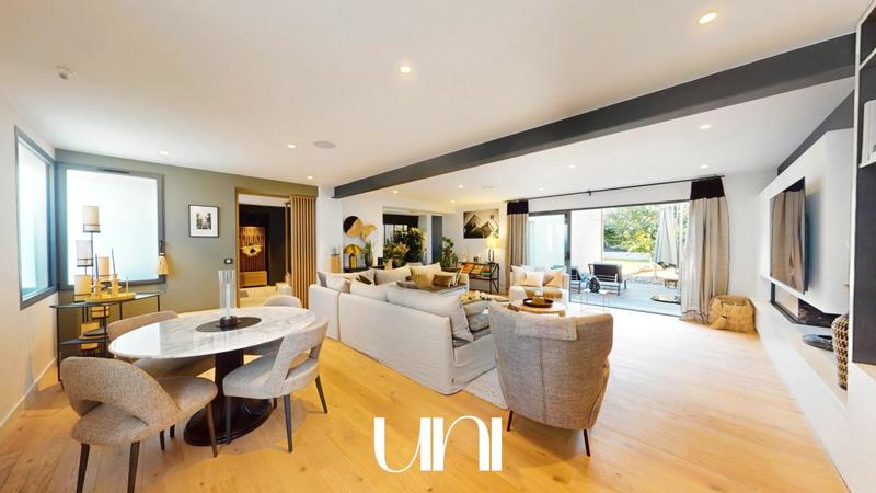 Maison - 270 m² - 7 pièces