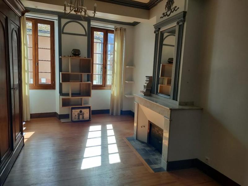 Maison - 240 m² - 10 pièces