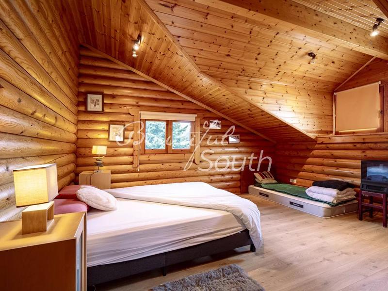 Châlet - 288 m² - 7 pièces