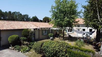 Maison - 210 m² - 6 pièces