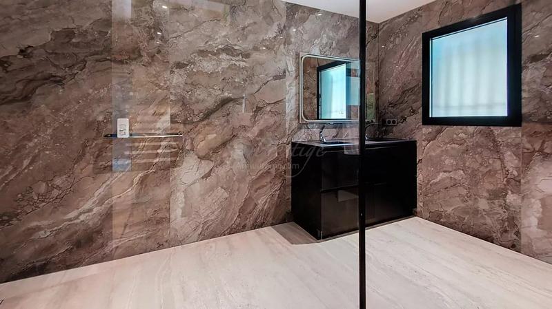 Maison - 263 m² - 8 pièces