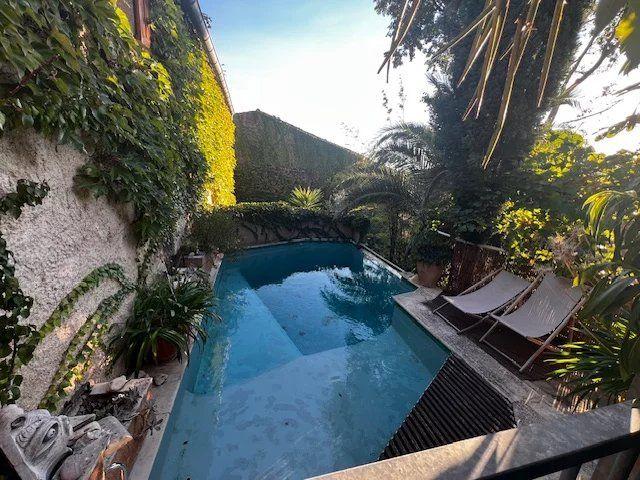 Appartement - 326 m² - 13 pièces