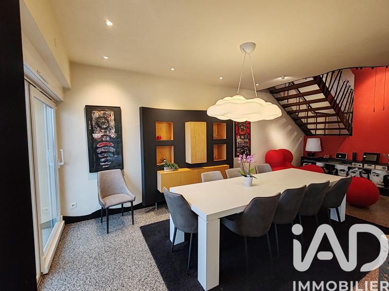 Maison - 243 m² - 7 pièces