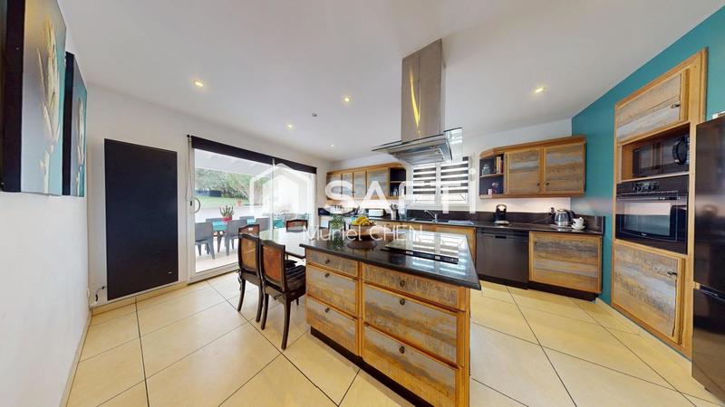 Villa - 321 m² - 10 pièces