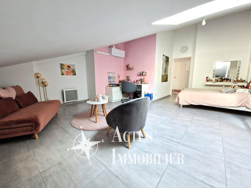 Appartement - 102 m² - 4 pièces