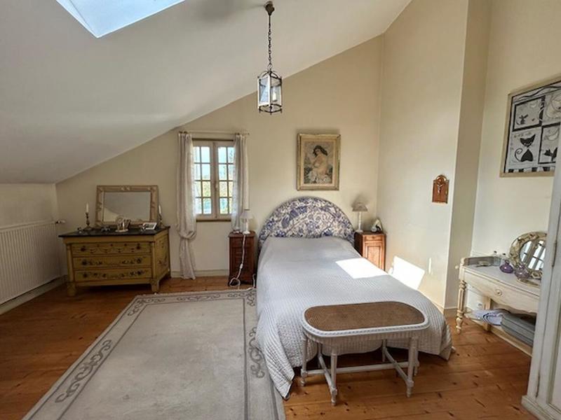 Maison - 277 m² - 11 pièces