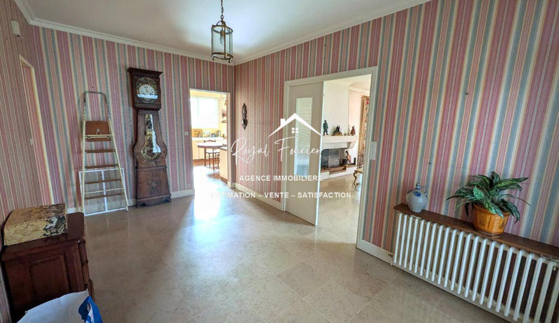 Maison - 300 m² - 10 pièces