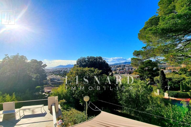 Maison - 200 m² - 6 pièces