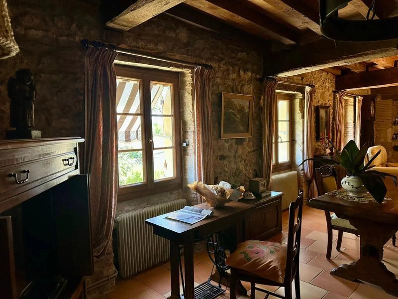 Maison - 260 m² - 8 pièces