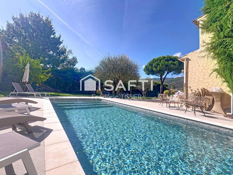 Maison - 220 m² - 8 pièces