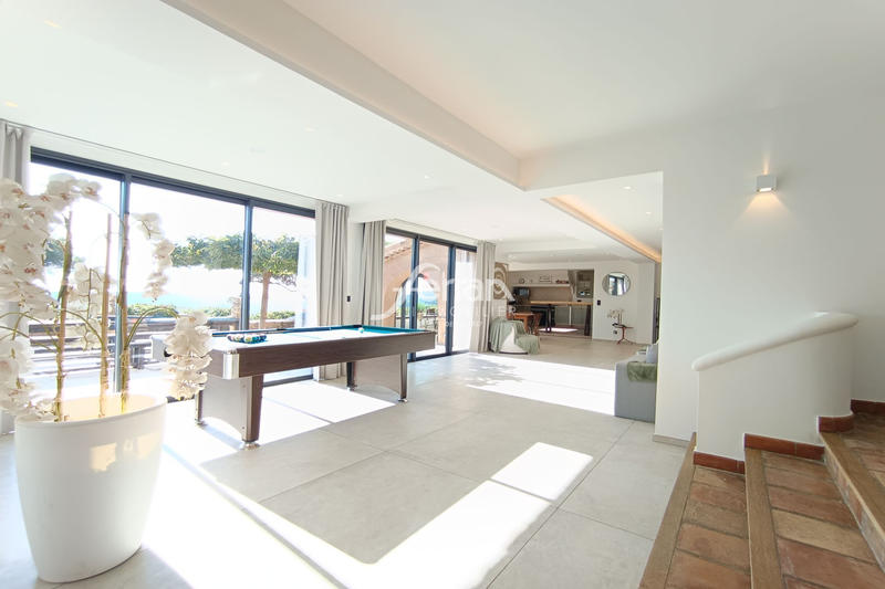 Maison - 262 m² - 6 pièces