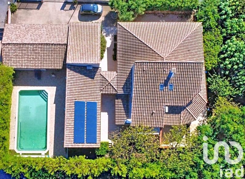 Maison - 210 m² - 10 pièces