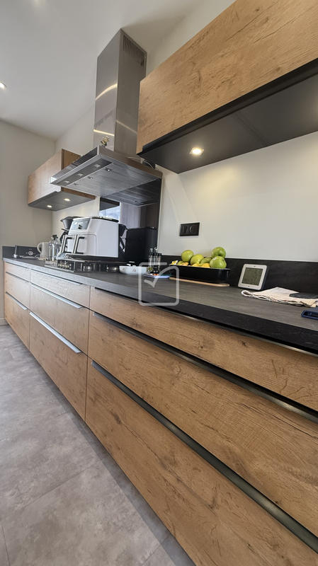 Maison - 199 m² - 10 pièces