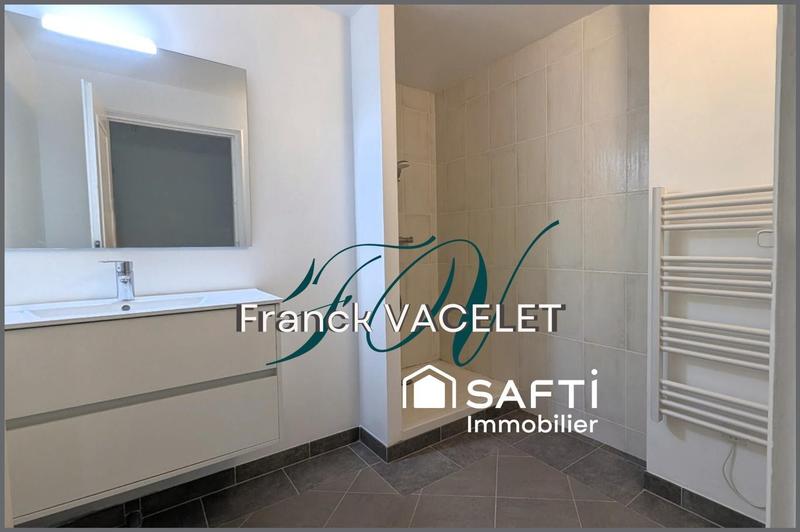 Maison - 250 m² - 8 pièces