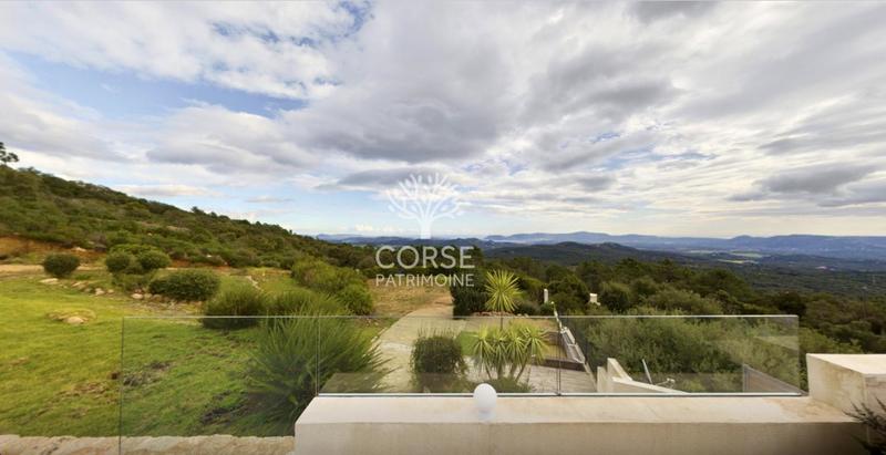 Villa - 325 m² - 10 pièces