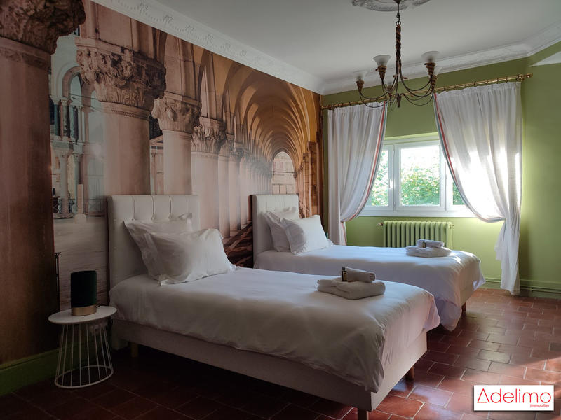 Maison - 408 m² - 12 pièces