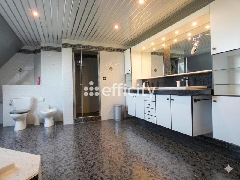 Villa - 209 m² - 8 pièces