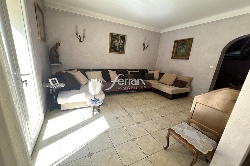 Maison - 222 m² - 9 pièces