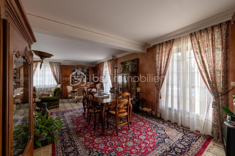 Maison - 186 m² - 7 pièces